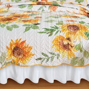 Trailing Sunflower Reversible Scalloped Edge Quilt Size Full/Queen